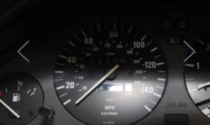 Bild 17/33 von BMW 318i (1993)
