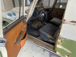 Image 16/32 of Mercedes-Benz 200 D Universal (1966)