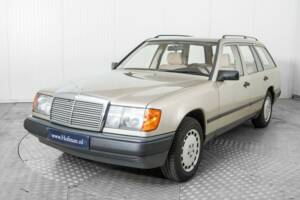 Bild 18/50 von Mercedes-Benz 230 TE (1987)