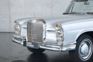 Image 9/49 of Mercedes-Benz 220 SE b (1962)