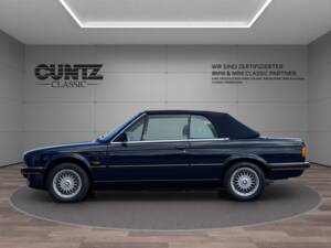 Image 2/27 of BMW 320i (1990)