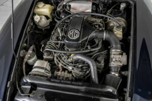 Immagine 36/50 di MG RV8 (1991)