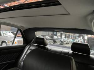Bild 23/31 von Mercedes-Benz 300 SE (1989)
