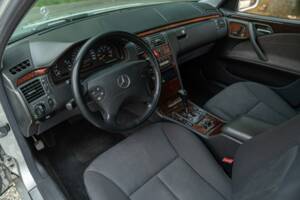 Image 26/50 de Mercedes-Benz E 430 (2000)