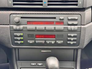 Image 44/57 of BMW 320i (2002)