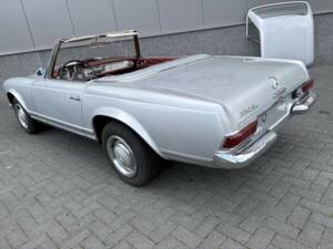 Image 8/50 of Mercedes-Benz 230 SL (1966)