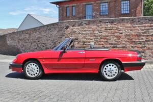 Bild 2/17 von Alfa Romeo 2.0 Spider QV (1987)
