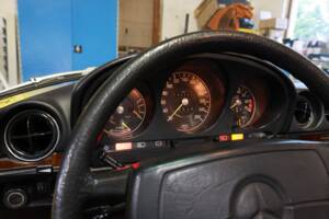 Image 31/50 of Mercedes-Benz 500 SL (1983)