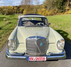 Image 2/16 de Mercedes-Benz 220 b (1964)