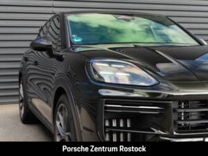 Obraz 5/33 pojazdu Porsche Cayenne Coupé Turbo S E-Hybrid (2026)