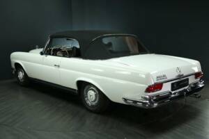 Image 4/30 of Mercedes-Benz 250 SE (1966)