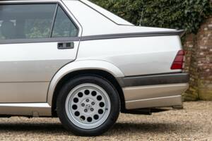 Image 15/50 of Alfa Romeo 75 2.0 Twin Spark (1988)