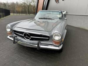 Image 4/36 of Mercedes-Benz 280 SL (1970)