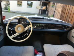 Image 8/8 of Mercedes-Benz 190 c (1965)
