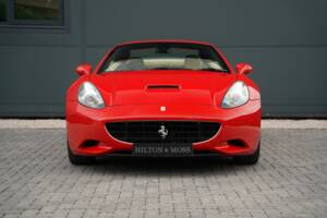 Image 7/50 of Ferrari California (2010)
