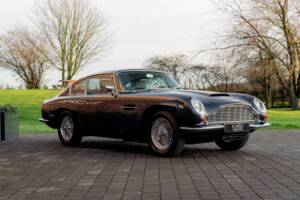 Image 13/79 of Aston Martin DB 6 (1968)
