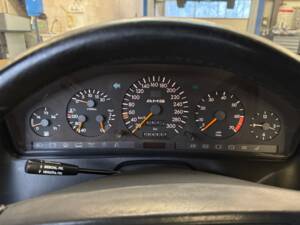 Image 25/37 de Mercedes-Benz 500 SL 6.0 AMG (1990)