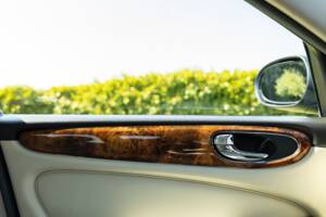 Image 26/43 of Jaguar XJR (2003)