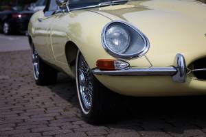 Image 30/35 de Jaguar E-Type (1967)