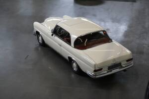 Image 10/61 de Mercedes-Benz 250 SE (1966)