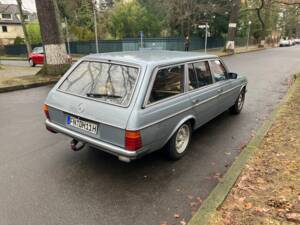 Image 8/13 de Mercedes-Benz 230 T (1980)