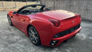 Image 15/45 of Ferrari California (2009)