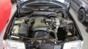 Image 100/171 of Mercedes-Benz E 220 (1994)