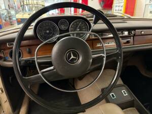 Bild 8/17 von Mercedes-Benz 280 SE (1971)