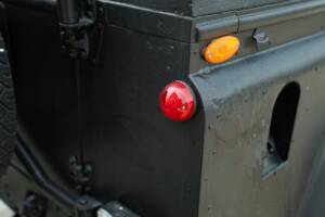 Bild 26/50 von Land Rover 90 (1985)