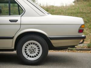 Image 4/42 of BMW 528i (1900)