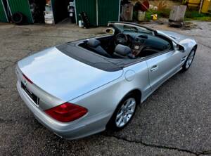 Image 11/39 of Mercedes-Benz SL 500 (2001)