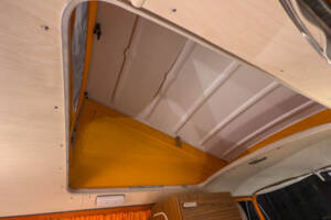 Image 38/59 of Volkswagen T2b Westfalia (1973)
