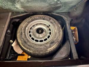 Image 18/30 of Mercedes-Benz 380 SE (1985)