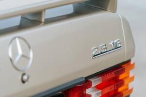 Image 22/69 de Mercedes-Benz 190 E 2.3-16 (1988)