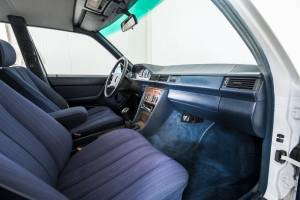 Imagen 10/50 de Mercedes-Benz 200 (1986)