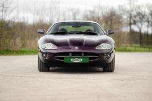 Image 3/42 of Jaguar XK8 4.0 (1999)