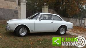 Bild 4/10 von Alfa Romeo 2000 GT Veloce (1972)