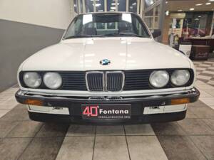 Image 2/12 of BMW 320i (1987)