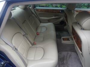 Bild 14/17 von Daimler Eight LWB (2000)