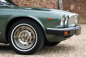 Image 42/50 of Jaguar XJ 6 4.2 (1985)