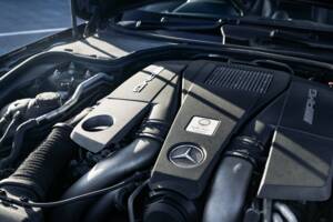 Image 23/33 de Mercedes-Benz SL 63 AMG (2012)
