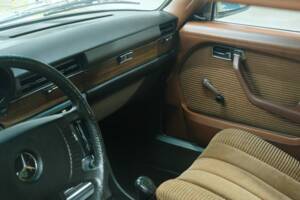 Image 24/50 de Mercedes-Benz 280 SE (1975)