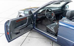 Image 22/45 of Mercedes-Benz E 220 (1995)