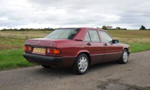 Image 2/31 of Mercedes-Benz 190 E (1993)