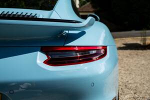 Image 33/48 of Porsche 911 Turbo S Exclusive (2017)
