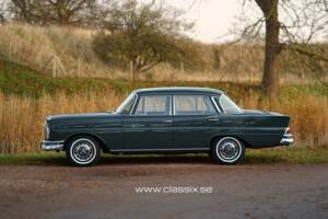 Image 9/24 of Mercedes-Benz 220 S b (1965)