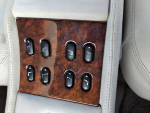 Image 15/71 of Daimler Super V8 (2000)