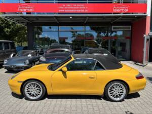 Image 22/30 of Porsche 911 Carrera (1999)