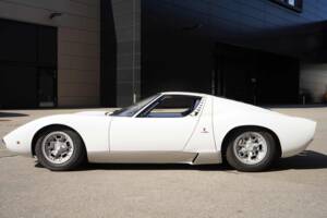 Afbeelding 49/74 van Lamborghini Miura P 400 (1968)