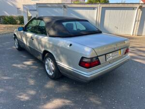 Obraz 31/61 pojazdu Mercedes-Benz E 220 (1996)
